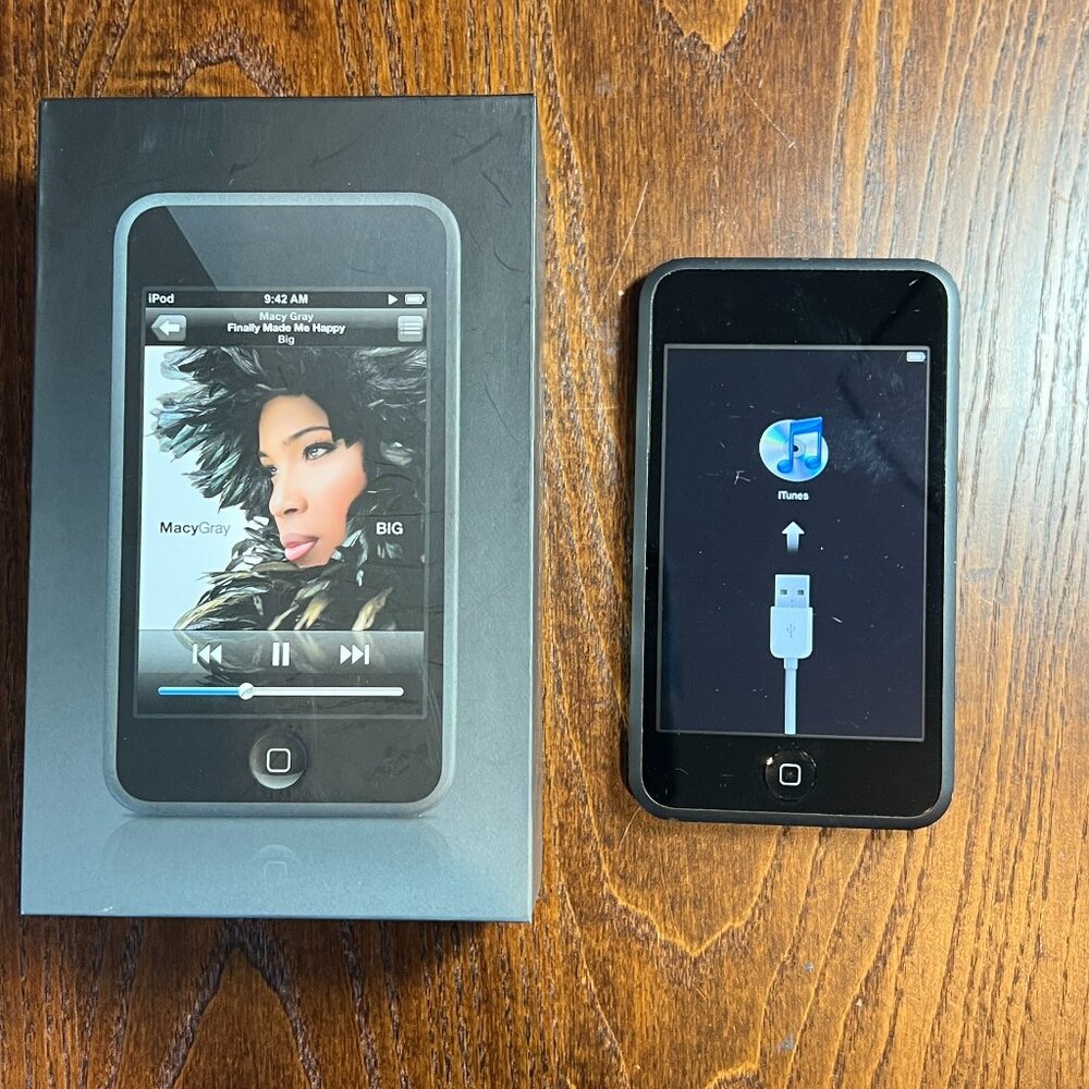 Apple Original iPod Touch 16GB w/ Apple Accessories